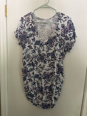 Floral V-Neck Women’s Maternity Top - Navy & Pink on White